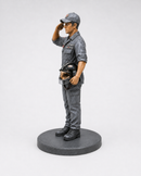 Miniatura em continência ao bombeiro