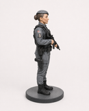 Miniatura Policial Tática Feminina com Fuzil