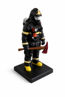 🔥 Miniatura Bombeiro Herói com machado – Edição Especial